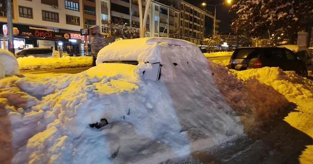 Tunceli de kar esareti: Araçlar kar yığınları arasında kayboldu Tunceli Haberleri