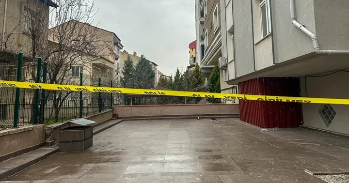 Uşak ta feci ölüm! 8 katlı apartmanın çatısından düştü