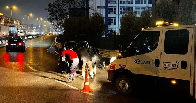 Belediye ekipleri yolda gördükleri kazaya müdahale etti Kocaeli Haberleri