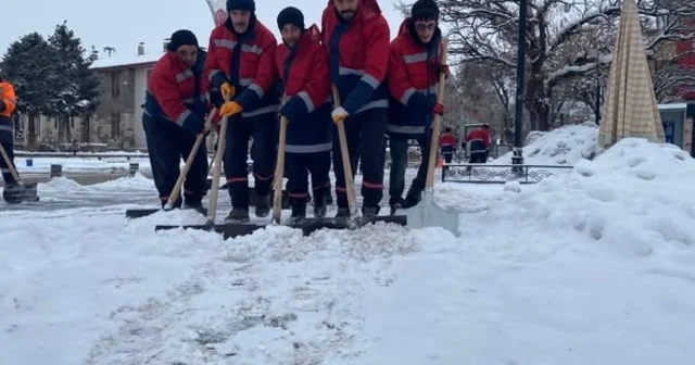 Erzincan kent merkezinde karla mücadele çalışmaları sürüyor Erzincan Haberleri