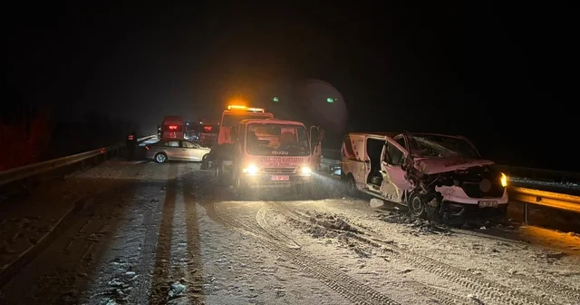 Kamyonet zincirleme kazaya neden oldu... O anlar kamerada Kırıkkale Haberleri