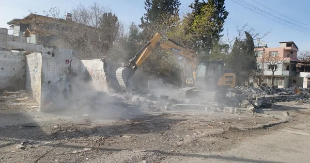 Erzin e 47 yıldır hizmet eden sanayi sitesi yıkılıyor Hatay Haberleri