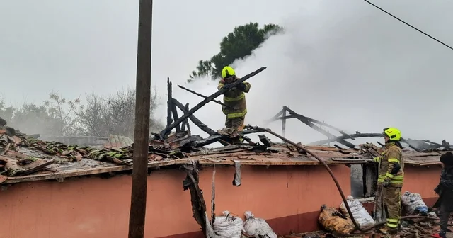Gönen de müstakil ev yangında kullanılamaz hale geldi Balıkesir Haberleri
