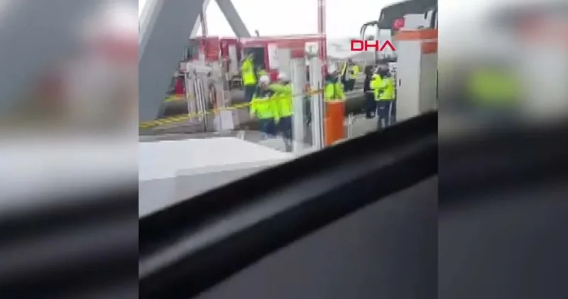 Son Dakika Kuzey Marmara Otoyolu gişesinde feci kaza! Araçta sıkışan yolcular için ekipler seferber oldu