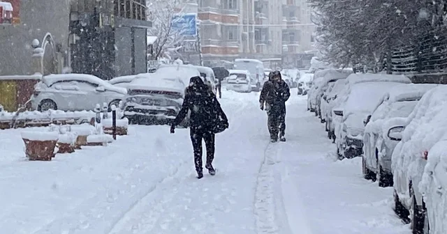 Batman da 3 ü hariç tüm köy yolları kardan kapandı, uçuşlar iptal Batman Haberleri