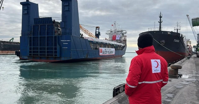 Türk Kızılay ın 20. İyilik Gemisi Gazze için Mersin den yola çıktı Türk Kızılay Yönetim Kurulu Üyesi Yener Tanık: Ramazan ın ruhuna yakışan bir gönül seferidir Mersin Haberleri