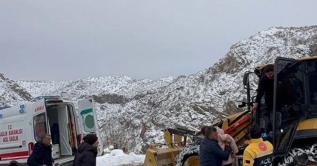 Batman da kapalı yol açıldı, 14 yaşındaki Gülsüm sağlık ekiplerine ulaştırıldı Batman Haberleri