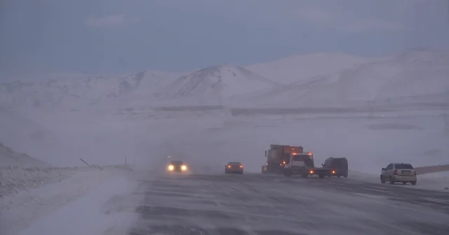 Erzurum Artvin karayolunda tipi etkili oldu, 6 araç kaza yaptı Erzurum Haberleri