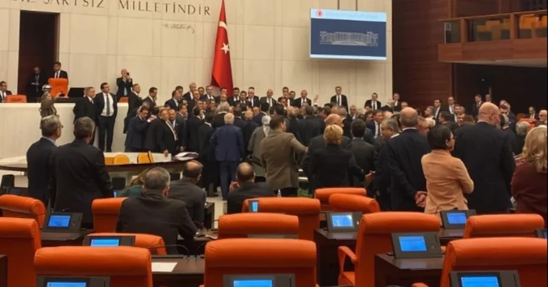 Meclis te emekli tabutu kavgası; CHP ve AKP li vekiller birbirine girdi Sözcü Gazetesi