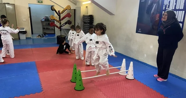 Porsuk Spor Salonu nda taekwondo eğitimleri aralıksız sürüyor Eskişehir Haberleri