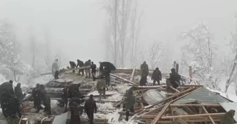 Pakistan da kar yağışı felakete dönüştü! Çok sayıda ölü var