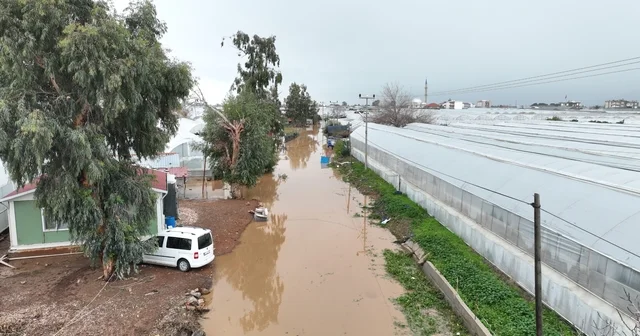Büyükşehir, yağıştan etkilenen 3 ilçe için hasar tespit çalışması başlattı Büyükşehir ekipleri Kumluca, Kaş ve Serik ilçelerinde hasar tespiti için sahada Antalya Haberleri