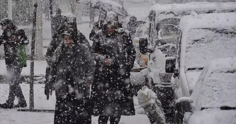 Meteoroloji den saatli uyarı: Tüm yurdu etkisi altına aldı! Kuvvetli kar ve sağanak yağış...