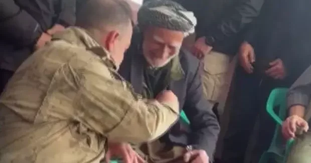 Şırnak haberleri Şırnak ta duygulandıran olay: Tümgeneral parmağındaki yüzüğü hediye etti 23 Ocak 2026
