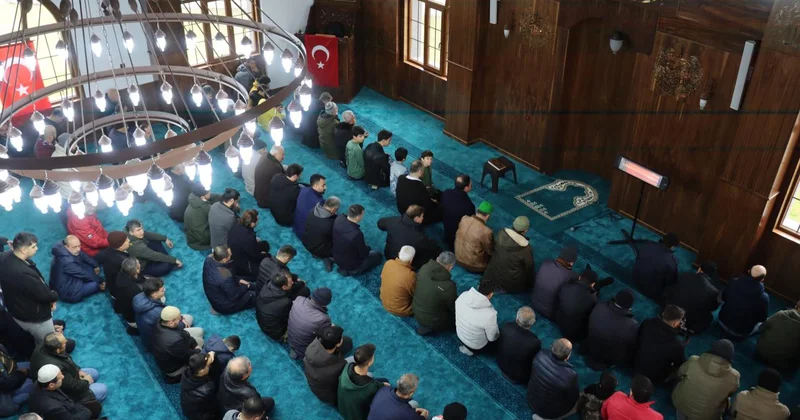 Yeniden inşa edilen Gazze Şehitleri Camii ibadete açıldı