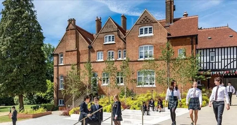 Lise eğitimi için yurtdışı göçü başladı: Fiyatlar 23 bin Euro dan başlıyor!