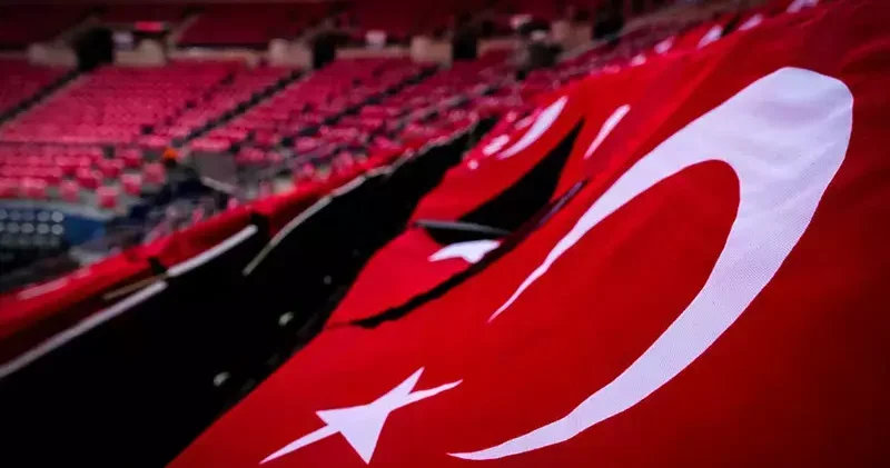 Fenerbahçe, stattan sonra salonu da Türk bayraklarıyla süsledi