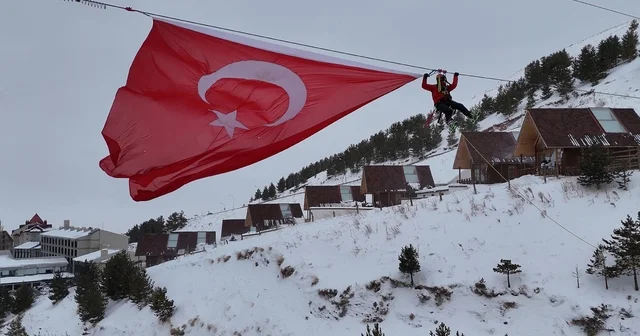 Palandöken deki zipline hattına dev Türk bayrağı astılar Erzurum Haberleri