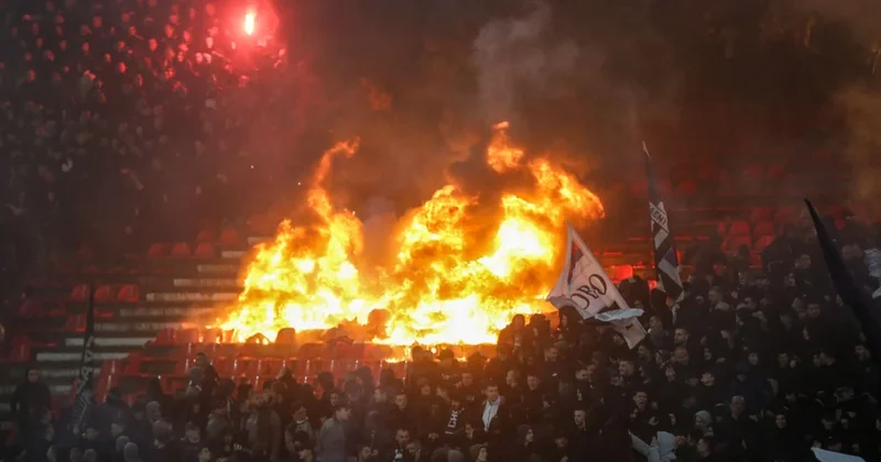 Olaylı derbide koltuklar ateşe verildi Sözcü Gazetesi