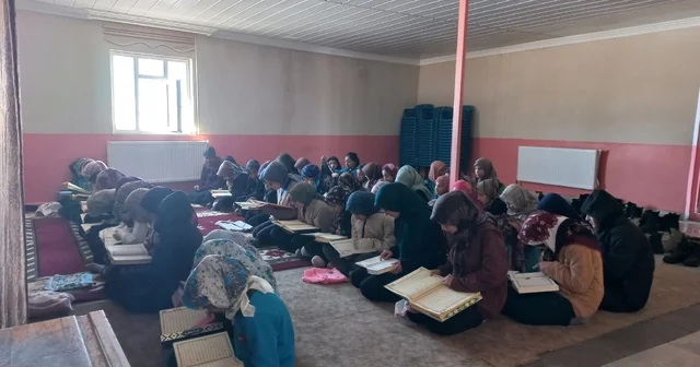 Emek Ortaokulu nda Ramazan ın manevi iklimi yaşatılıyor Van Haberleri