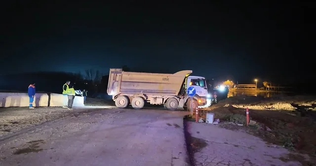 Edirne de nehirlerde taşkın riski: Tunca ve Meriç Köprüsü ulaşıma kapatıldı Edirne Haberleri