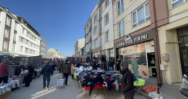 Pazar engelini aşamayan itfaiye, yangına ulaşmakta güçlük çekti Yaya olarak yangın bölgesine ulaştılar, ekipmanları ve bahçe hortumu ile lavaş fırınının bacasındaki alevleri söndürdüler Eskişehir Haberleri