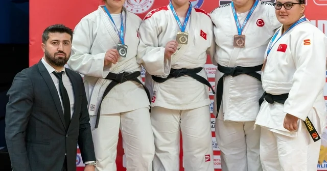 Salihlili Duygu Dirgen, Türkiye üçüncüsü oldu Manisa Haberleri