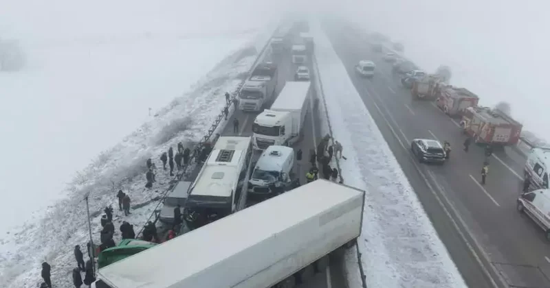 Erzurum da karayolu savaş alanına döndü: Peş peşe zincirleme kaza: 1 ölü, 31 yaralı