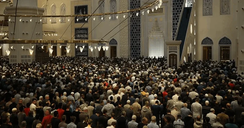 Teravih namazında aniden yere düşen imam öldü! Sözcü Gazetesi