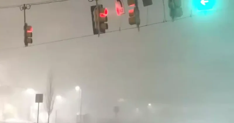 ABD yine kar fırtınasına teslim! Trafik lambalarını dahi savurdu