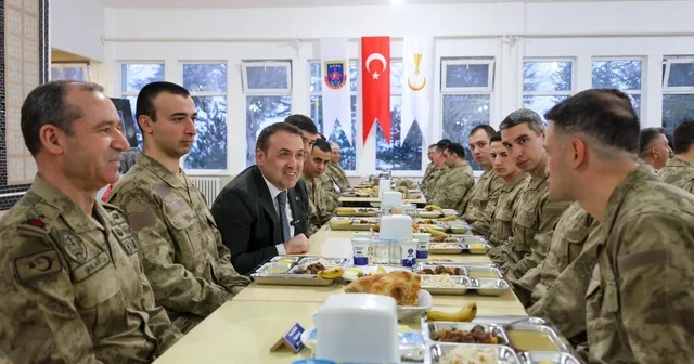Bilecik Valisi Sözer, jandarma personeliyle iftarda buluştu Bilecik Haberleri