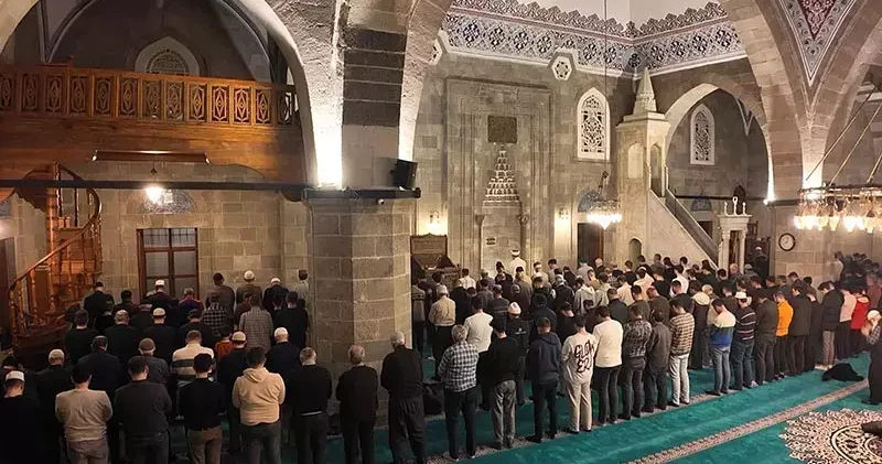Bu dua sadece teravih namazları sonrası Erzurum’da okunuyor