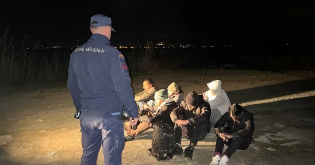 İzmir de 30 düzensiz göçmen yakalandı İzmir Haberleri