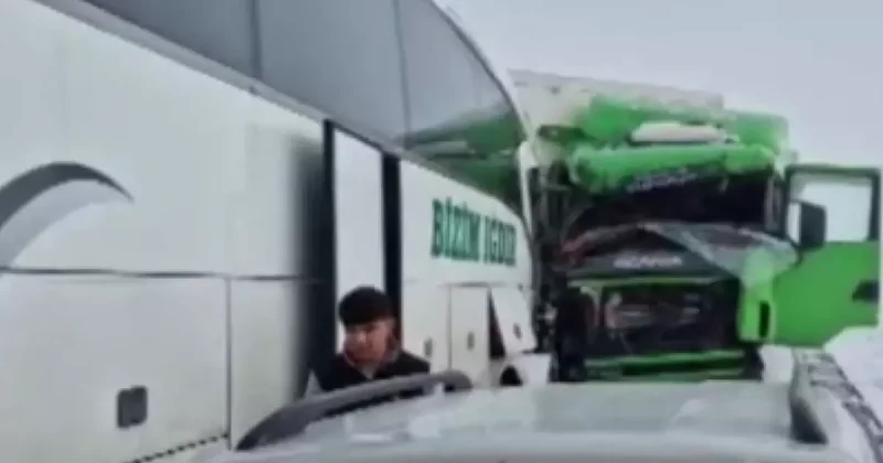 Erzurum da zincirleme kaza! 8 kişi ağır yaralandı