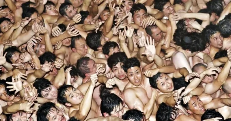 Japonya da herkes soyununca ortalık karıştı: 3 yaralı Sözcü Gazetesi