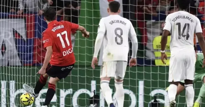 Eski bir İsrail askeriyle evli olan kaleci Filistin bayrağı önünde avlandı: İkonik bir an