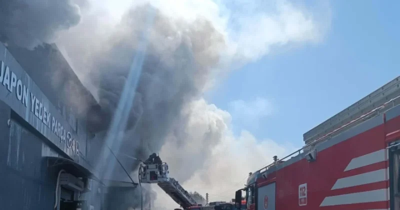 Buca da sanayi sitesinde korkutan yangın: İtfaiyenin müdahalesi sürüyor Sözcü Gazetesi