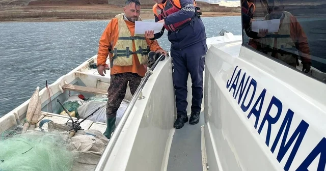 Kırşehir de jandarma ekipleri Hirfanlı Barajı nda denetim yaptı Kırşehir Haberleri