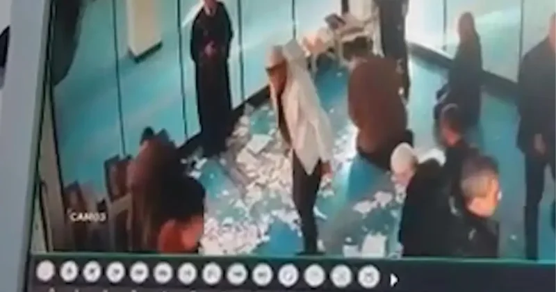 Cami İbadeti Sırasında Tavan Çöktü