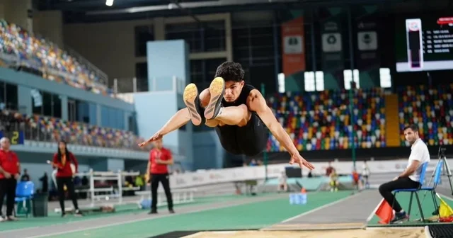 Osmaniyeli sporcu Timur Er, uzun atlamada 7,53 metrelik rekoruyla U18 Türkiye şampiyonu oldu Osmaniye Haberleri