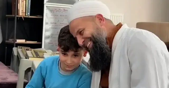 Oruca dayanamayıp döner yiyen çocuğun sorusu gülümsetti VİDEO İZLE