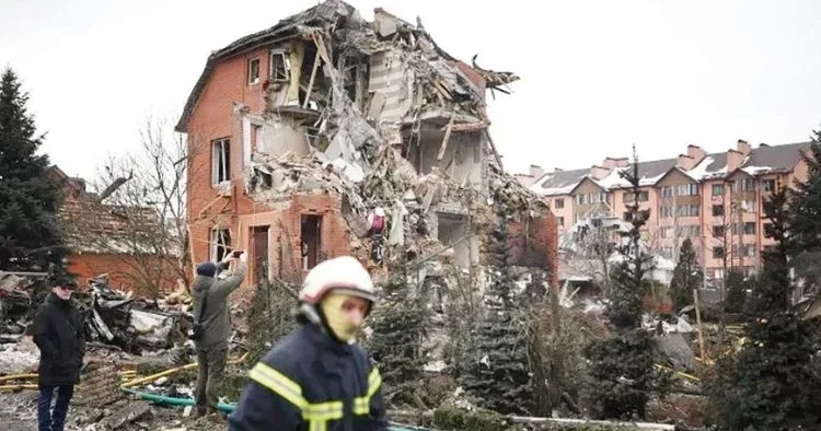 50 füze 300 dron… Rusya Ukrayna’nın yine enerjisini vurdu