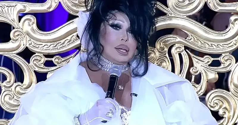 Diva Bülent Ersoy, iftar davetine katıldığı elbiseyle dikkat çekti