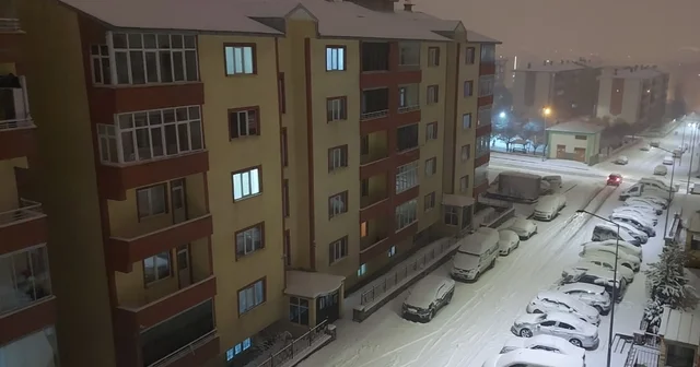 Erzurum merkezde taşımalı eğitime kar yağışı nedeniyle bir gün ara Erzurum Haberleri