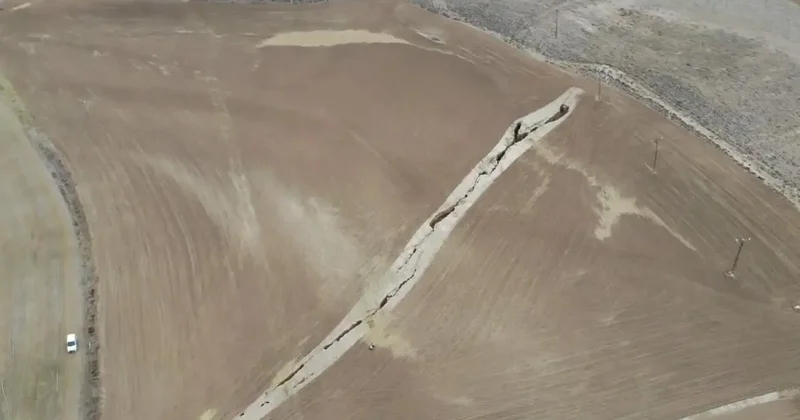 Aksaray da obruk tehlikesi! Tedirgin eden açıklama: Yerleşim yerlerine girerse can kayıpları olur