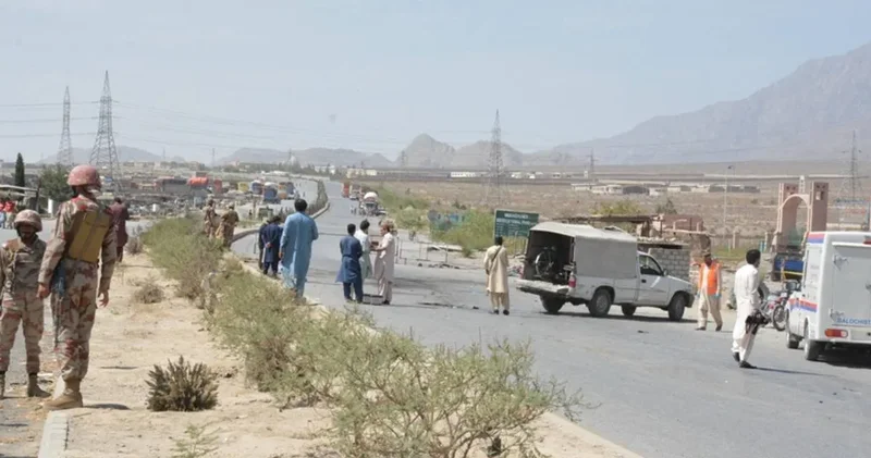 Pakistan dan sıcak çatışma: 5 militan öldürüldü