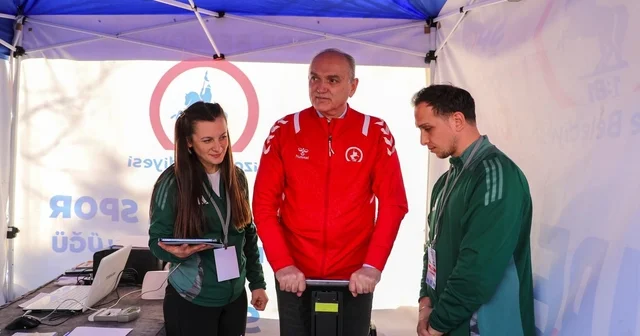 Ölç, fark et, hareket et kampanyasına yoğun ilgi 1 haftada bin kişi ölçüm yaptırdı Başkan Özlü Sağlıklı yaşam için ölç, fark et, hareket et Düzce Haberleri