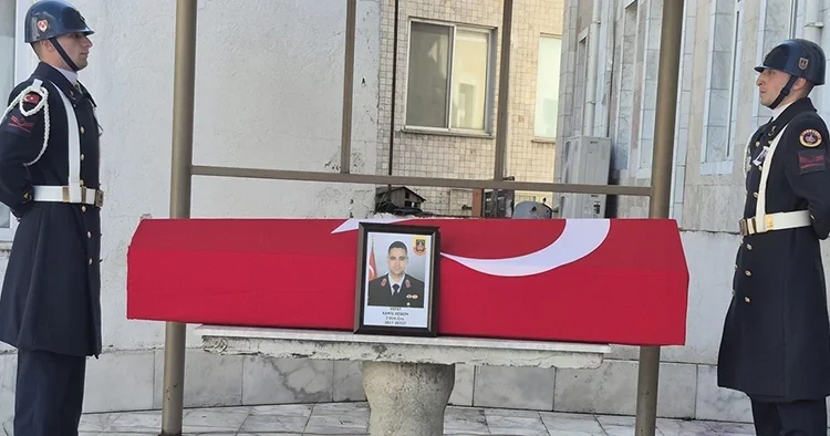 Kalp krizi sonucu hayatını kaybeden uzman çavuş son yolculuğuna uğurlandı