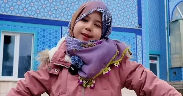 Camiye giden minik Asel in sözleri izleyenlerin beğenisi topladı: Büyüyünce her gün geleceğim VİDEO İZLE