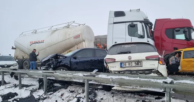 Erzurum da zincirleme kazada can pazarı yaşandı: 8 ağır yaralı Erzurum Haberleri